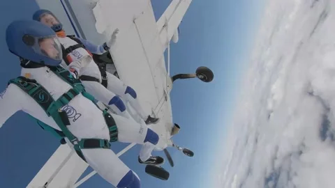 Skydiving new Vidéo 136754046