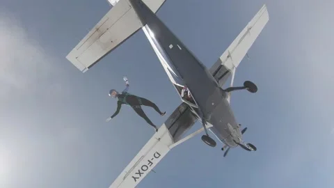 Skydiving new Vidéo 136754344