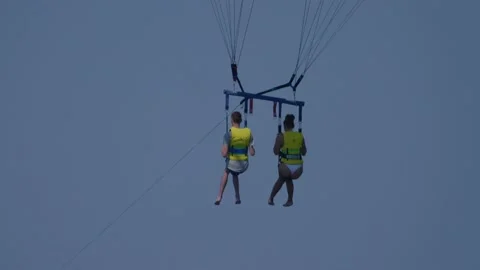 Skydiving over the sea Vidéo 164794457