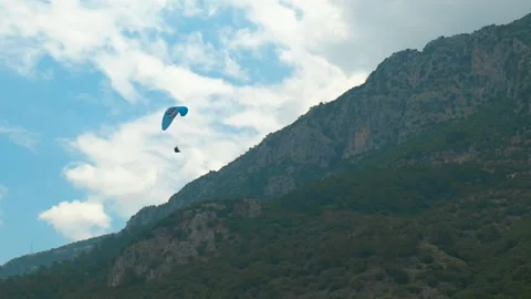 Skydiving over the tropical mountains. Stock-Footage 253728192