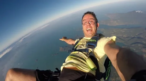 Skydiving self portrait 스톡 동영상 57216300