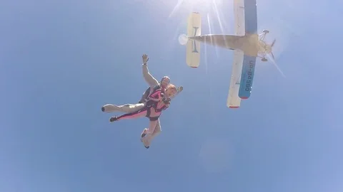 Skydiving, tandem jump. 스톡 동영상 79227005