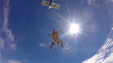 Skydiving, tandem jump. 스톡 동영상 79285525
