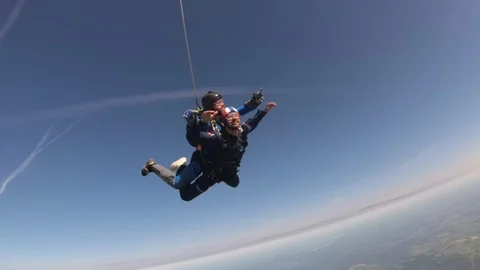Skydiving. Tandem jump 스톡 동영상 90953945