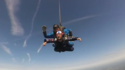 Skydiving. Tandem jump 스톡 동영상 90953988