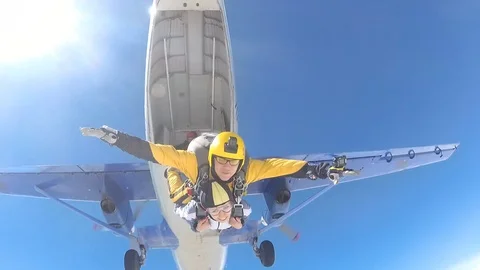 Skydiving. Tandem jump. Stock Footage 92139804