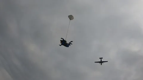 Skydiving. Tandem jump 스톡 동영상 138818123