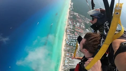 Skydiving, tandem jump. Stock Footage 165425945