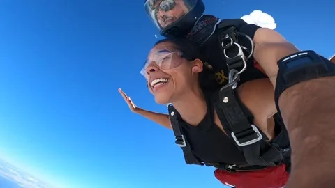 Skydiving, tandem jump. Vidéo 165482459