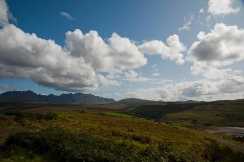 Skye hillside and road 库存照片