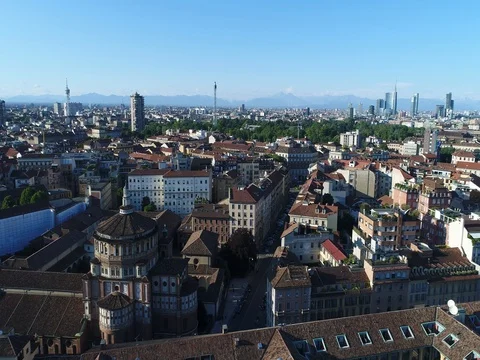 SKYLINE MILAN  4K  DJI PHANTOM 4 PRO Vídeo Stock 74920752