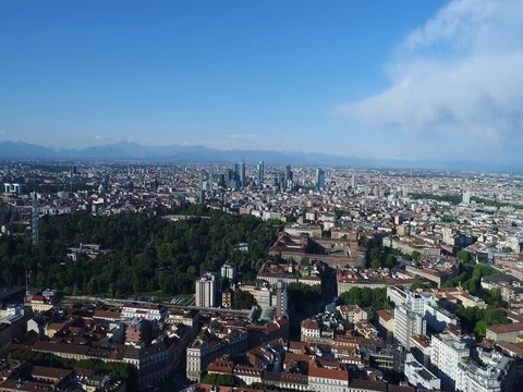 SKYLINE MILAN 4K  DJI PHANTOM 4 PRO Vídeo Stock 74920841