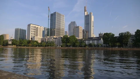 Skyline pan by River Stockbeeldmateriaal 90016037