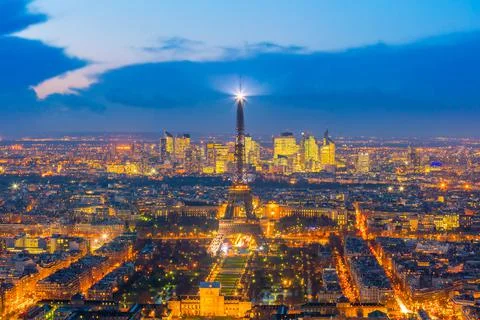 Skyline of Paris with Eiffel Tower at sunset in France Foto stock