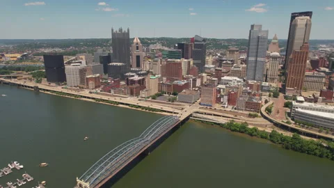 Skyline At Smith St Bridge 스톡 동영상 222033348