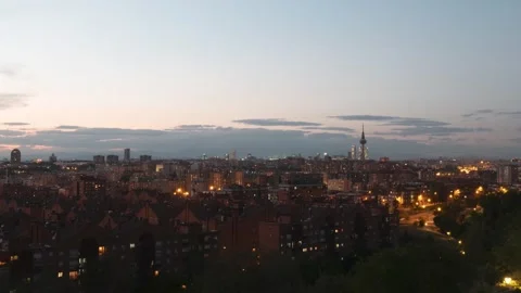 A skyline sunset over Madrid from Parque Cerro del Tío Pío. Stock Footage 140679007