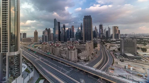 Skyline view of the buildings of Sheikh Zayed Road and DIFC timelapse in Dubai Vidéo 110840081