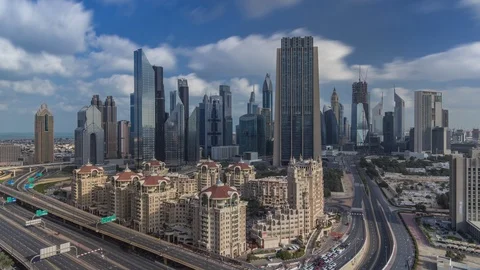 Skyline view of the buildings of Sheikh Zayed Road and DIFC timelapse in Dubai Vidéo 110841273