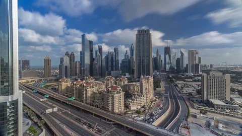 Skyline view of the buildings of Sheikh Zayed Road and DIFC timelapse in Dubai Vidéo 120403354