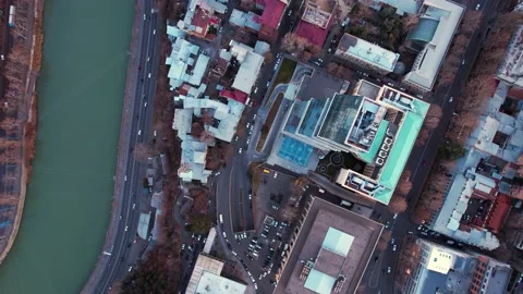 Skyscraper and traffic by the river Stock Footage 170712234