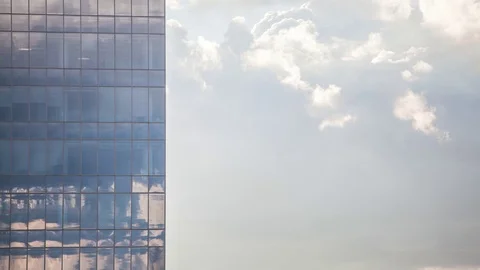 Skyscraper close up time-lapse. Slow vertical panorama with clouds. Stockbeeldmateriaal 83269564