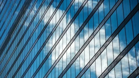 Skyscraper close up Timelapse of clouds reflecting on glass. 스톡 동영상 83281469