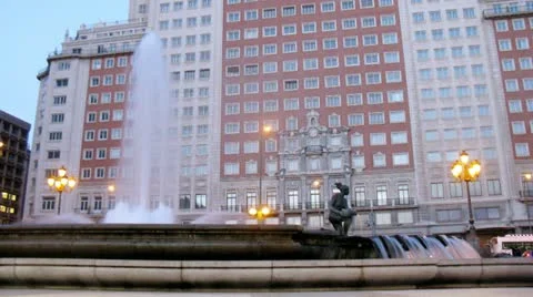 Skyscraper Edificio Espana stands on Plaza Espana Vidéo 11277635