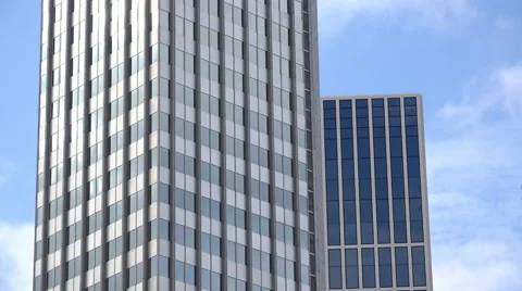 Skyscraper establishing shot with clouds on blue sky going by 4k 库存影片 55881511