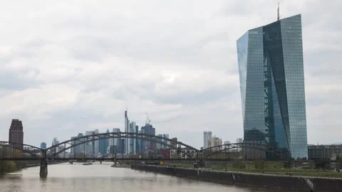 Skyscraper Hyperlapse View of a City River Bridge with Boat Traffic 库存影片 331103753