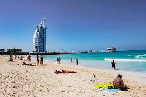 Skyscraper shaped like a sail on the beach Foto stock