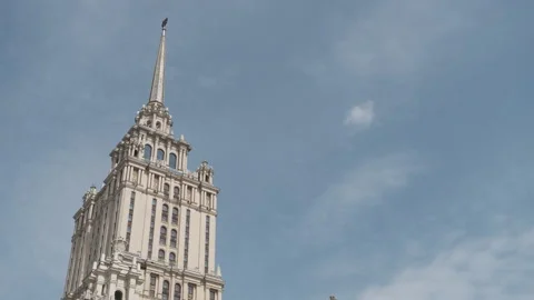 Skyscraper spire on the background of clouds Vidéo 219230291