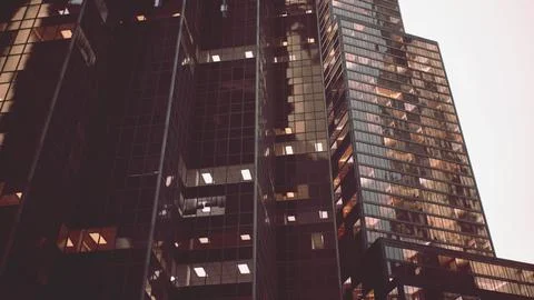A skyscraper with a stunning display of architectural design Ilustración de archivo