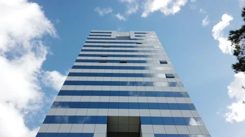 Skyscraper tilt to the top Vidéo 153898115