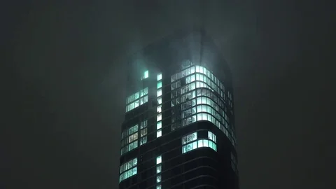 Skyscraper Top Under Construction in Fog 스톡 동영상 71286439