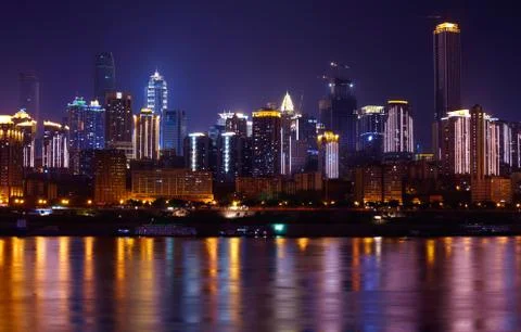 Skyscrapers reflecting in the river Foto stock