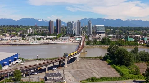 SkyTrain - North Arm Bridge - British Columbia - Canada. 스톡 동영상 338070840
