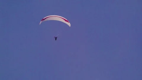 Skyward Soar Thrills While Paragliding in the Clouds in Bir Himachal Video stock 256139537