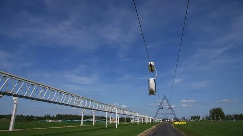 Skyway uniwind moves along string over meadow low angle shot Stock Footage 117349092