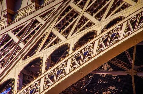 Slanted view of the Eiffel Tower in Paris, detailed view of the iron struc... 库存照片