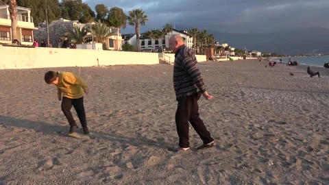 Slap on the face battle between an old and a young on beach Video stock 313600461