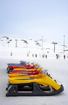 Sleds lined up against the backdrop of a ski slope Foto stock