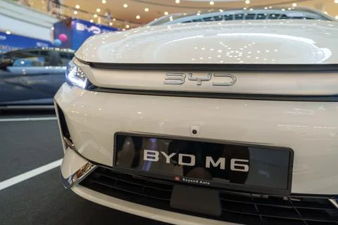 Sleek front design of the BYD M6 electric vehicle Stock Photos