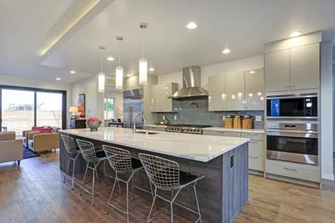 Sleek modern kitchen design with a kitchen peninsula fitted with a gray and w Stock Photos