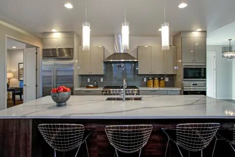 Sleek modern kitchen design with a kitchen peninsula fitted with a gray and w Stock Photos