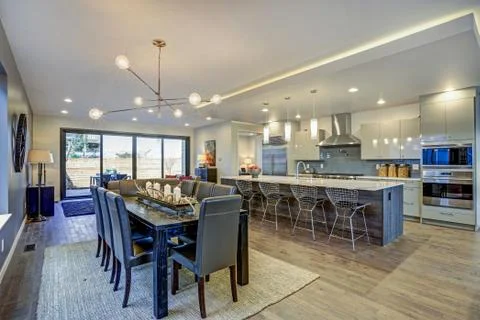 Sleek modern kitchen design with a large kitchen peninsula and spacious dinin Stock Photos
