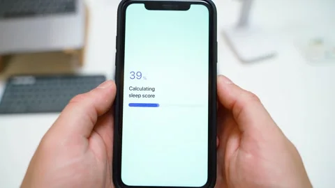 Sleep score calculating on smartphone screen completes with final result Stock-Footage 342602916