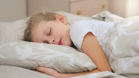 Sleeping child Video stock 92117359