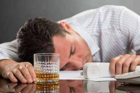 Sleeping man with drinking problems Foto stock