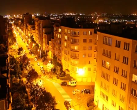 Sleeping quarters establishing shot, timelapse traffic skyline, click for HD Stock Footage 43912445