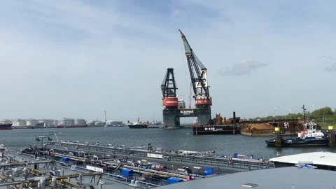 Sleipnir semi-submersible crane heavy lift vessel 動画素材 273971762